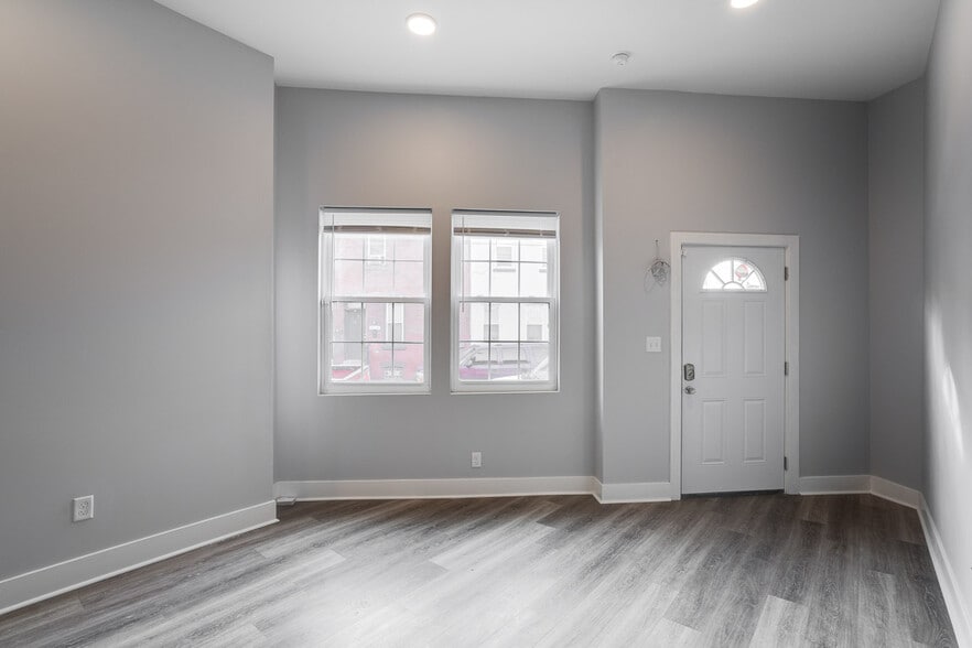4115 Brown St, Philadelphia, PA for sale - Interior Photo - Image 2 of 12