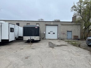 266 Royal York Rd, Toronto, ON à louer Photo du bâtiment- Image 2 de 6