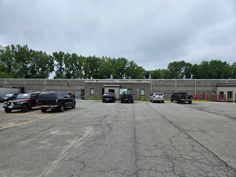 68 Harrison St, Gloversville, NY à vendre - Photo du bâtiment - Image 2 de 5