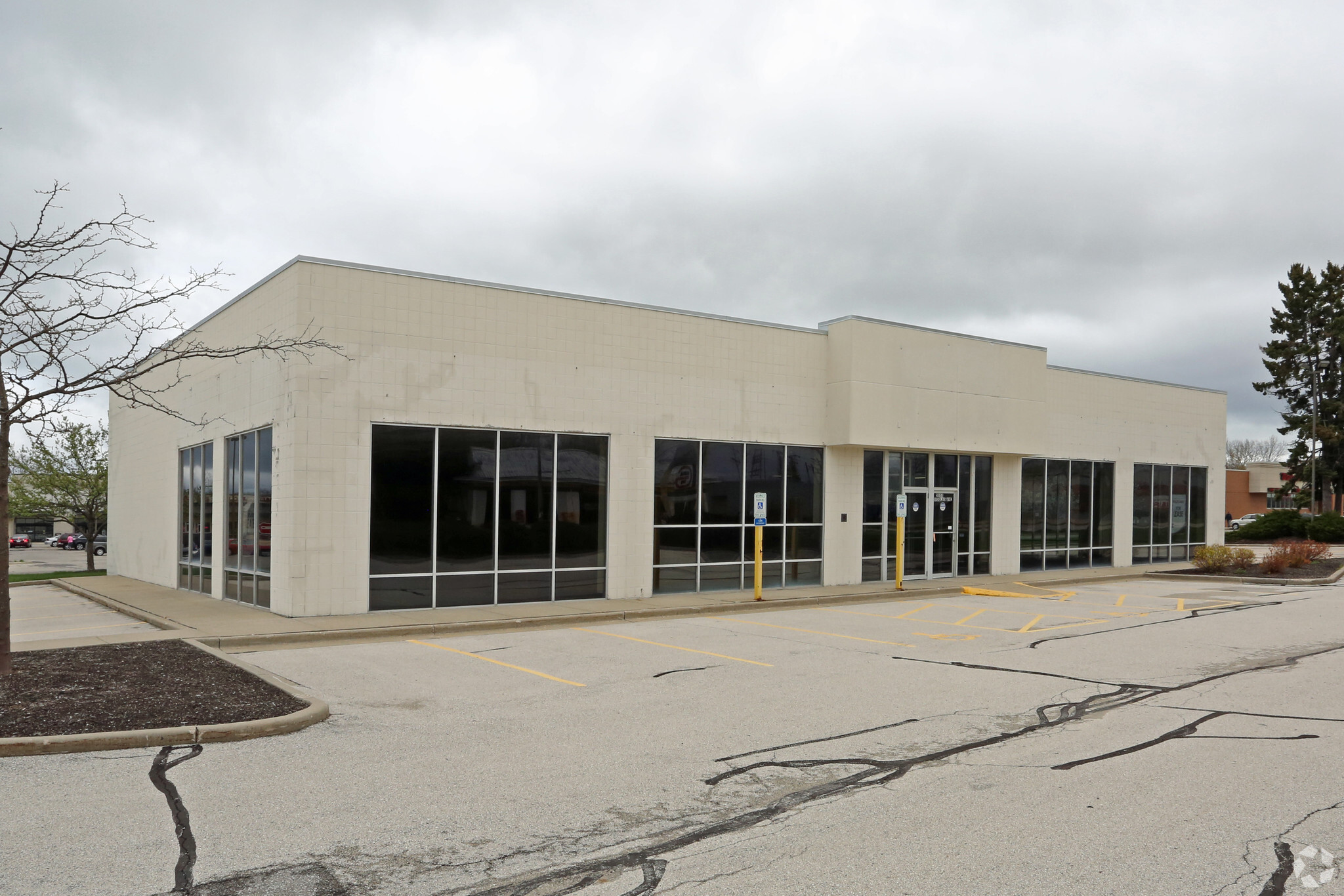 5055 Douglas Ave, Racine, WI for lease Primary Photo- Image 1 of 4