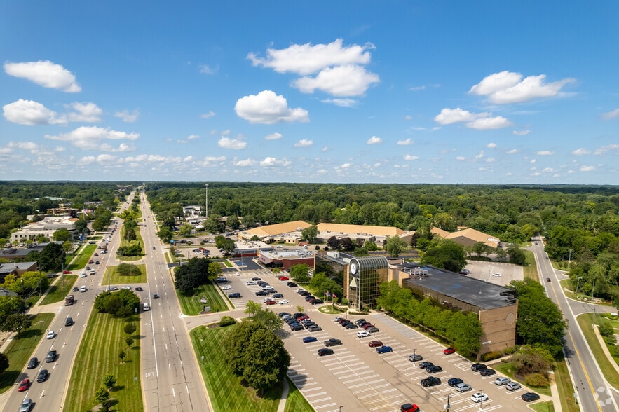29200 Northwestern Hwy, Southfield, MI for lease - Aerial - Image 3 of 5