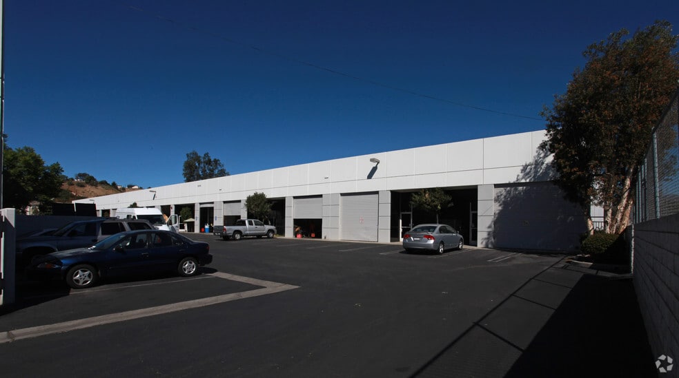 10312 Norris Ave, Pacoima, CA for lease - Primary Photo - Image 2 of 11