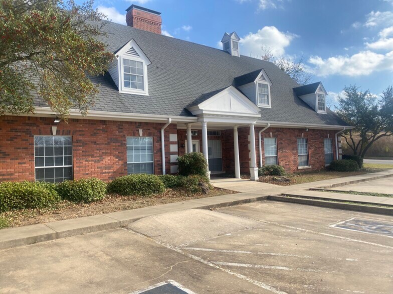 1115 Memorial Dr, Denison, TX à louer - Photo du bâtiment - Image 3 de 14