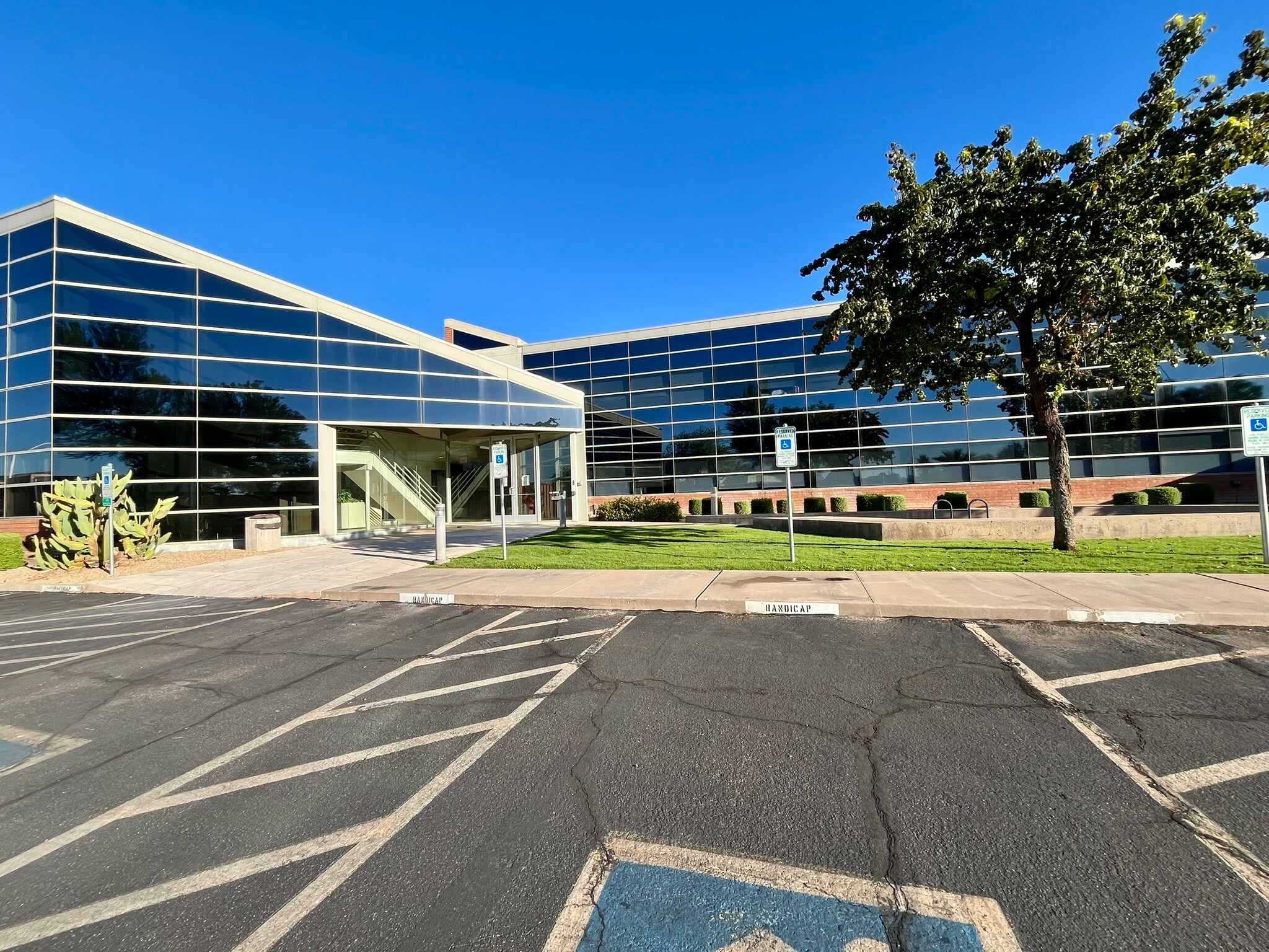 7320 E Butherus Dr, Scottsdale, AZ for lease Building Photo- Image 1 of 18