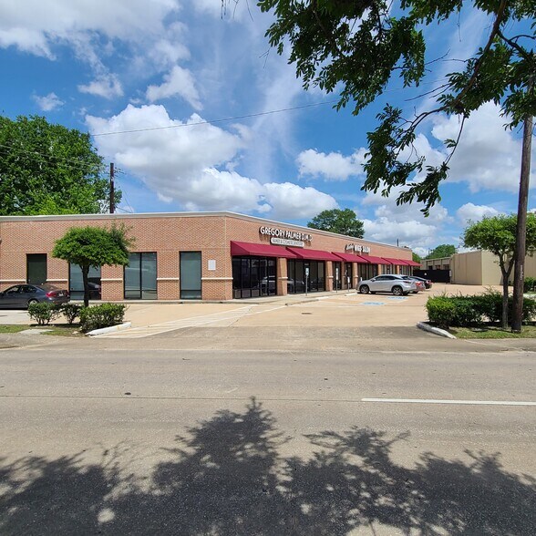 9113 Stella Link Rd, Houston, TX à louer - Photo du bâtiment - Image 2 de 3