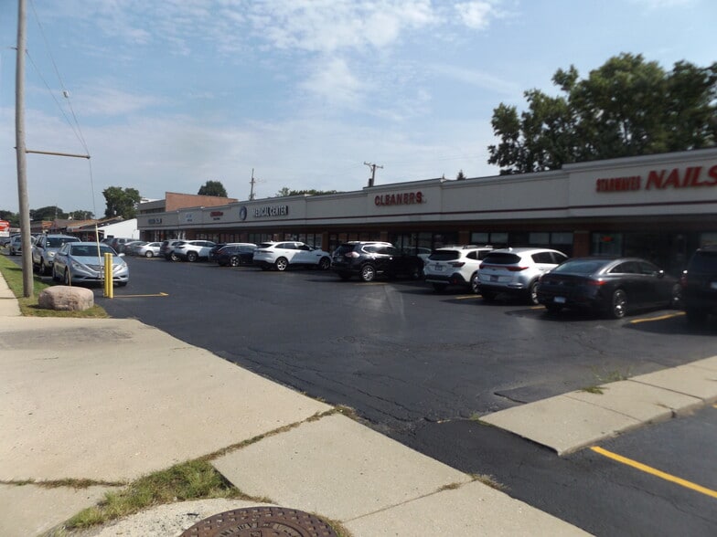1127 S Arlington Heights Rd, Arlington Heights, IL for lease - Building Photo - Image 2 of 3