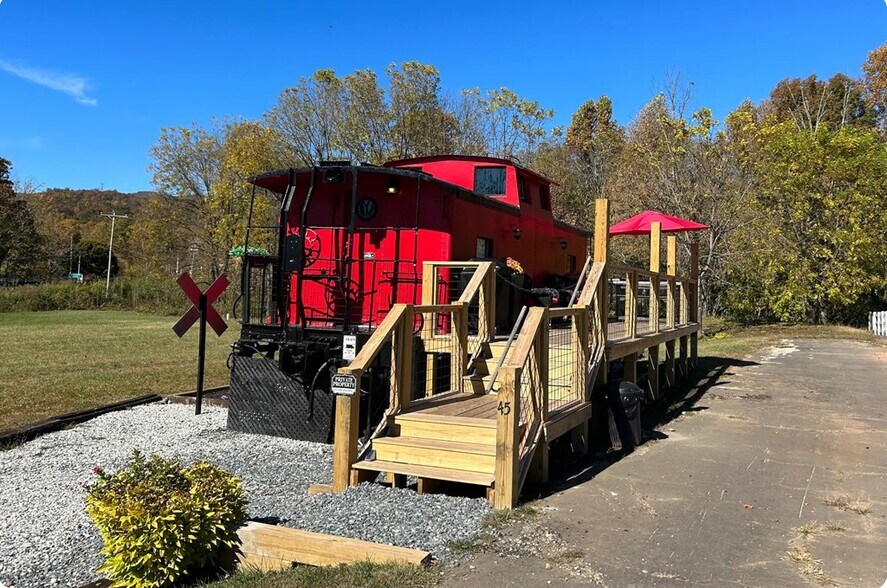 45 Caboose Creek Ln, Andrews, NC à vendre - Photo du bâtiment - Image 2 de 23