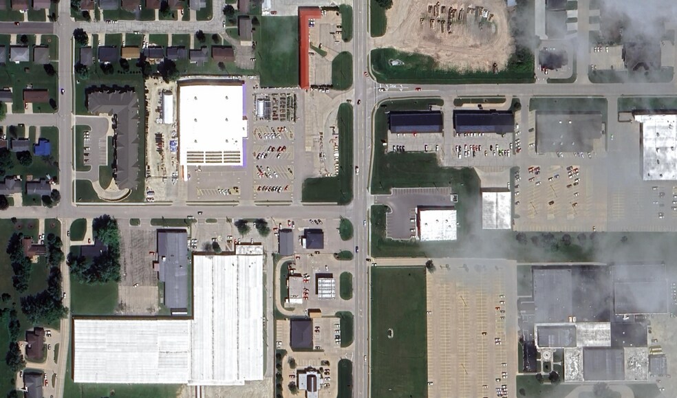 9th St, Dyersville, IA for lease - Building Photo - Image 2 of 3