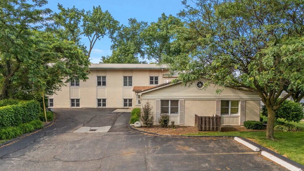 20789 Harper Ave, Harper Woods, MI à vendre - Photo du bâtiment - Image 2 de 17