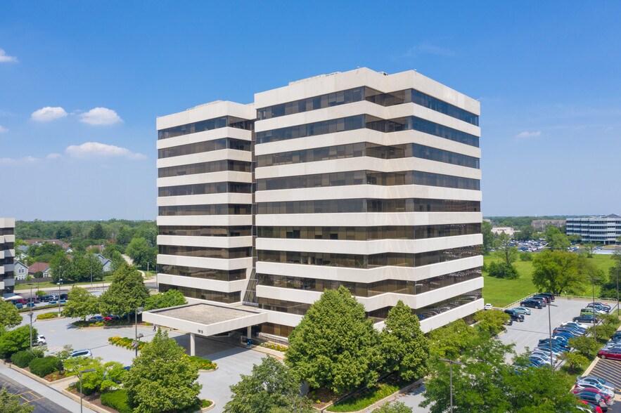 1815 S Meyers Rd, Oakbrook Terrace, IL à louer - Photo du bâtiment - Image 1 de 12