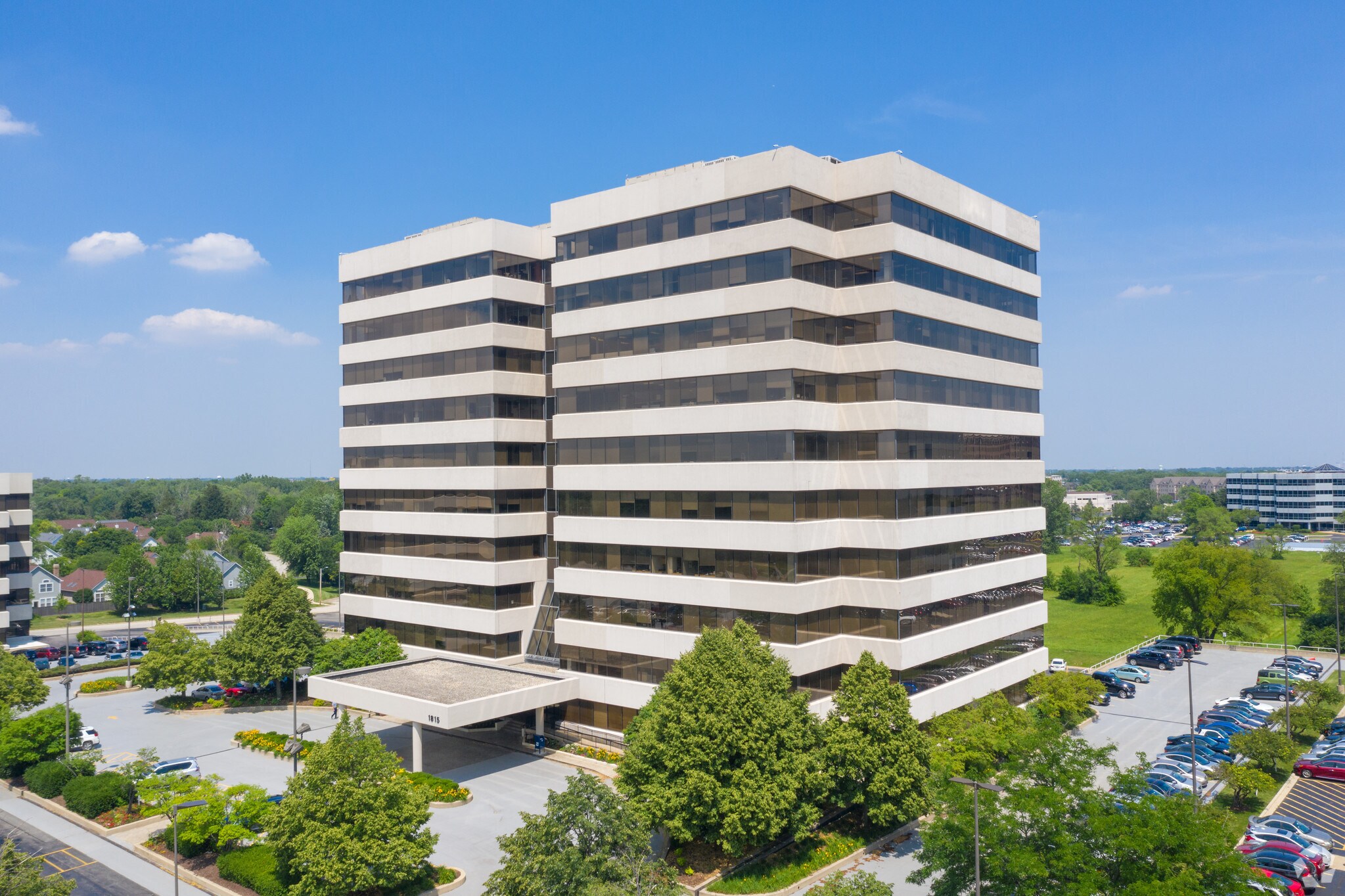 1815 S Meyers Rd, Oakbrook Terrace, IL à louer Photo du bâtiment- Image 1 de 13