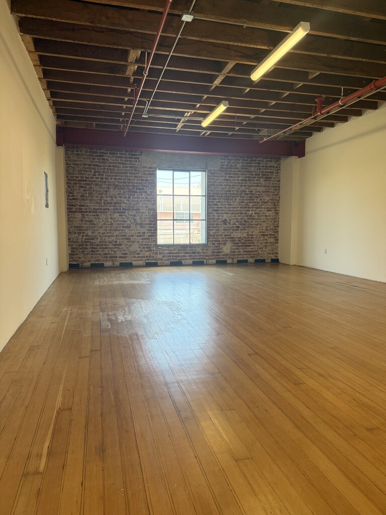 5176 Santa Monica Blvd, Los Angeles, CA for lease Interior Photo- Image 1 of 4
