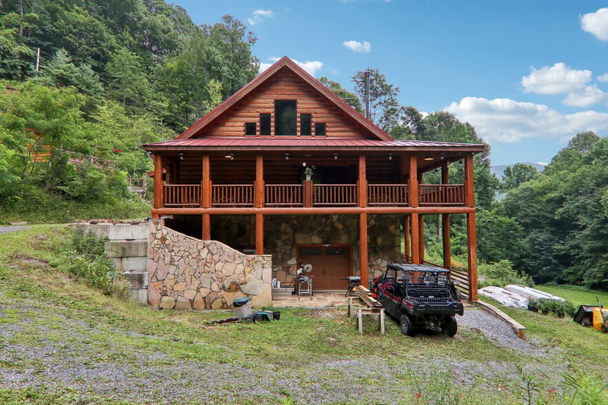 4501 Cove Creek Rd, Waynesville, NC à vendre - Photo du b timent - Image 2 de 63