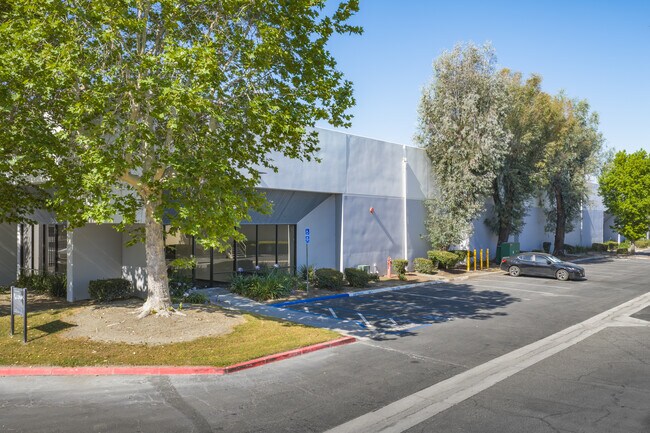 Plus de détails pour 1811 Riverview Dr, San Bernardino, CA - Industriel à louer