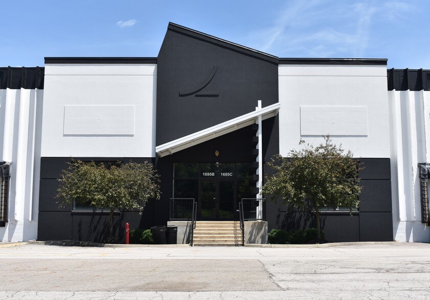 1695 Watkins Rd, Columbus, OH à louer - Photo principale - Image 1 de 8