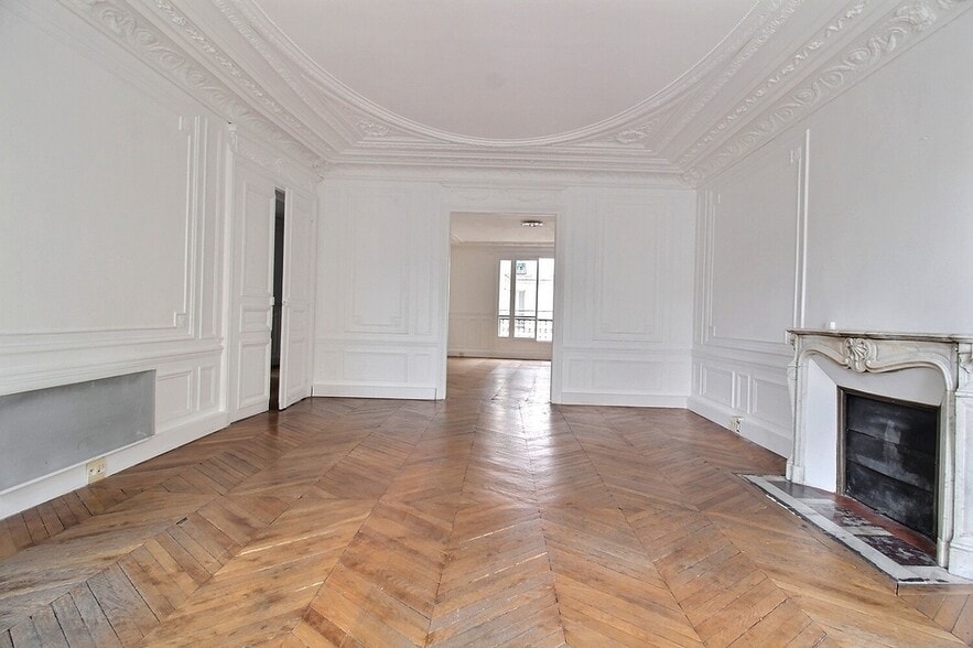 127 Rue Du Faubourg Poissonnière, Paris for lease - Interior Photo - Image 3 of 9