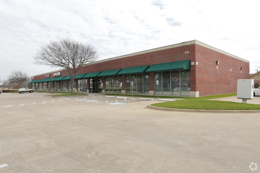 2120 W Spring Creek Pky, Plano, TX for lease - Building Photo - Image 3 of 8