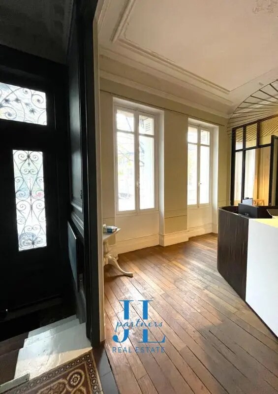 Bureau dans Bordeaux à louer Photo du bâtiment- Image 1 de 9