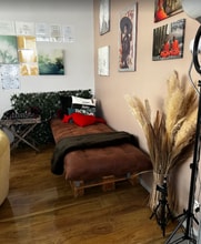 10 Rue Des Roseaux, Saint-Mitre-les-Remparts for lease Interior Photo- Image 2 of 5