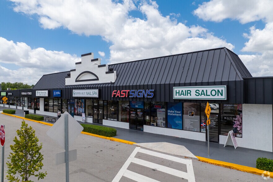 9801-9965 Pines Blvd, Pembroke Pines, FL à louer - Photo du bâtiment - Image 3 de 13