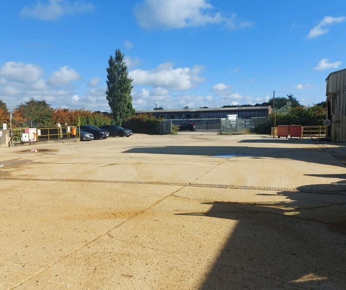 26-25 West Howe Industrial Estate, Bournemouth for lease - Primary Photo - Image 1 of 1