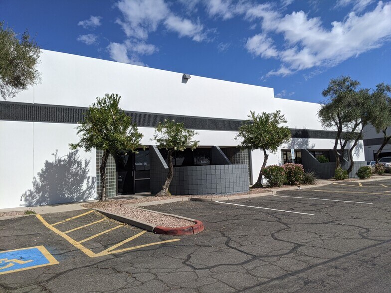 5865 S Kyrene Rd, Tempe, AZ à louer - Photo du bâtiment - Image 2 de 9