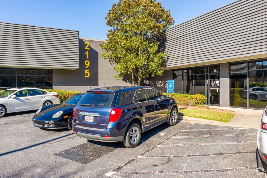 2195 Defoor Hills Rd NW, Atlanta, GA for lease - Building Photo - Image 2 of 6