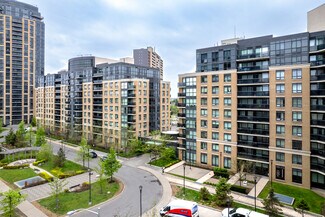 Plus de détails pour 5 Zappacosta Dr, Toronto, ON - Commerce de détail à louer