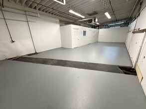 30 Echo Lake Rd, Watertown, CT for lease Interior Photo- Image 2 of 2