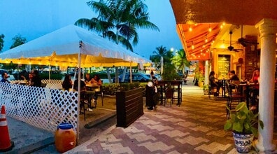 1574-1584 SE 3rd Ct, Deerfield Beach, FL à louer Photo du bâtiment- Image 2 de 4