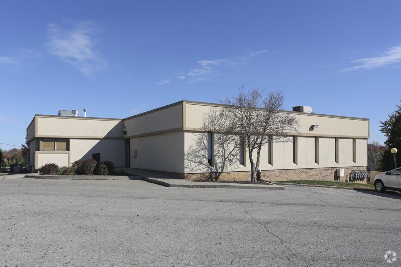 6500 NW Tower Dr, Platte Woods, MO à louer - Photo du bâtiment - Image 3 de 11