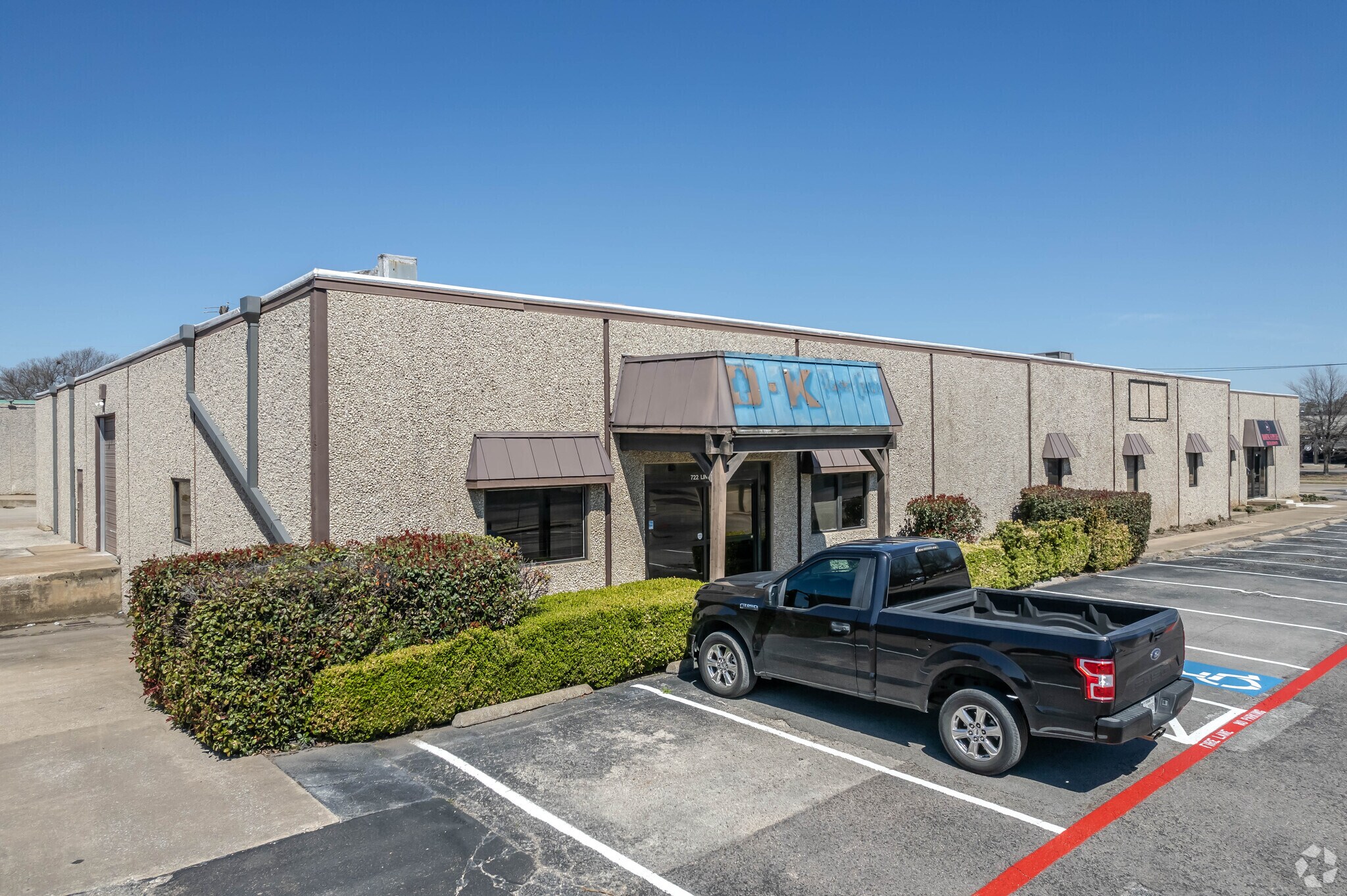 716-722 Lingco Dr, Richardson, TX à louer Photo principale- Image 1 de 6