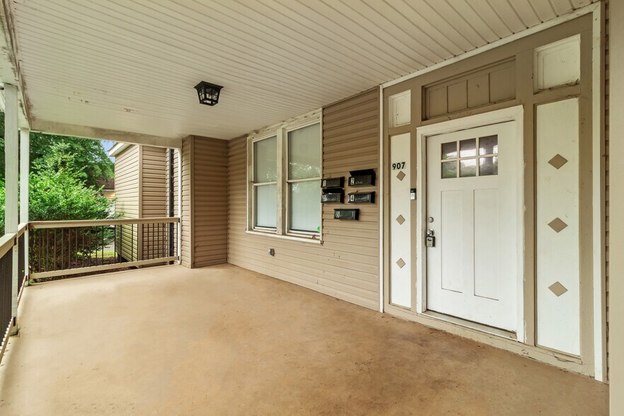 907 W 5th Ave, Gastonia, NC à vendre - Photo intérieure - Image 3 de 10