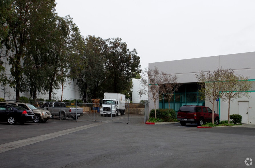 1761 California Ave, Corona, CA for lease - Building Photo - Image 3 of 4