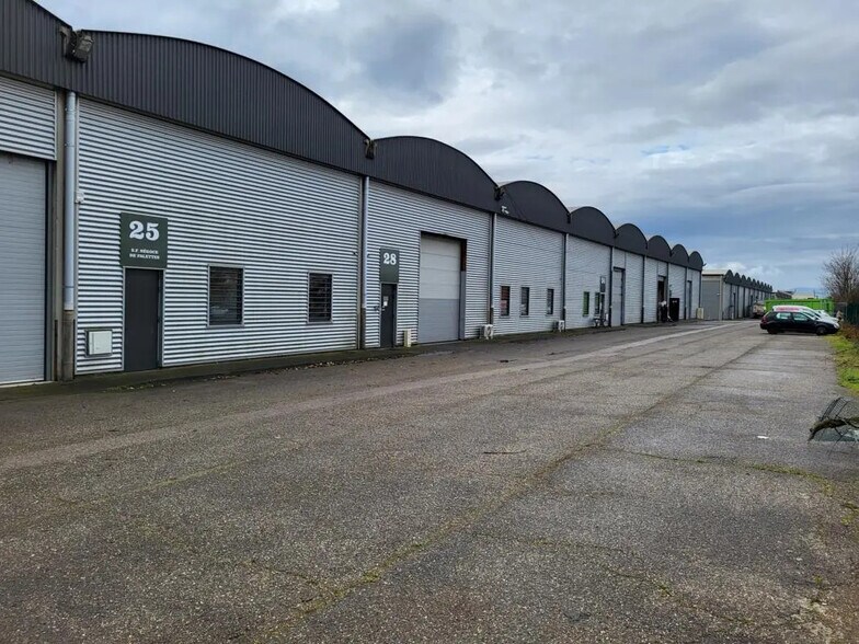 Flex in Saint-Priest for lease - Building Photo - Image 2 of 7