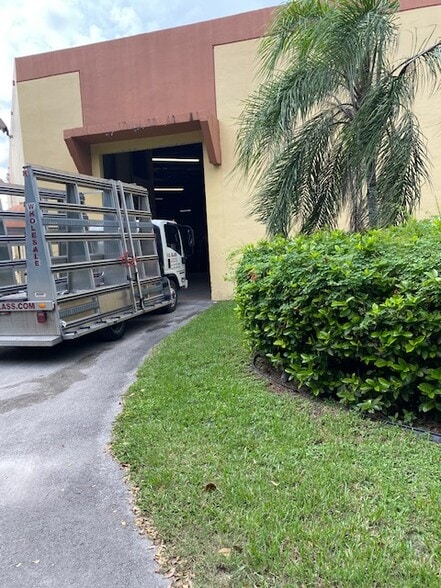2300 NW 34th Ave, Miami, FL for sale - Building Photo - Image 3 of 19