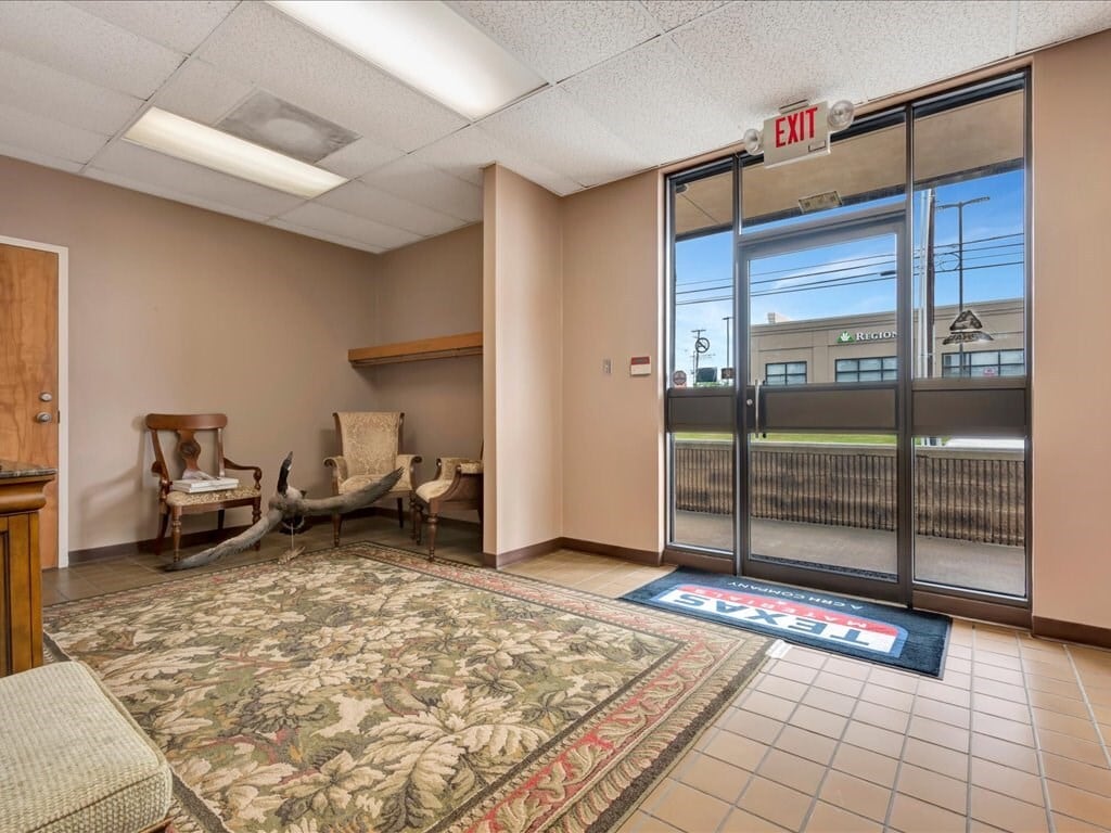 204 E Burke Ave, Lufkin, TX à vendre Photo principale- Image 1 de 29