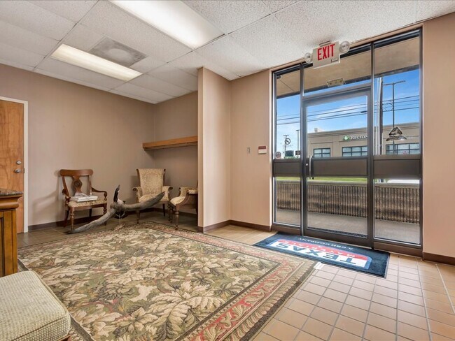Plus de détails pour 204 E Burke Ave, Lufkin, TX - Bureau à vendre