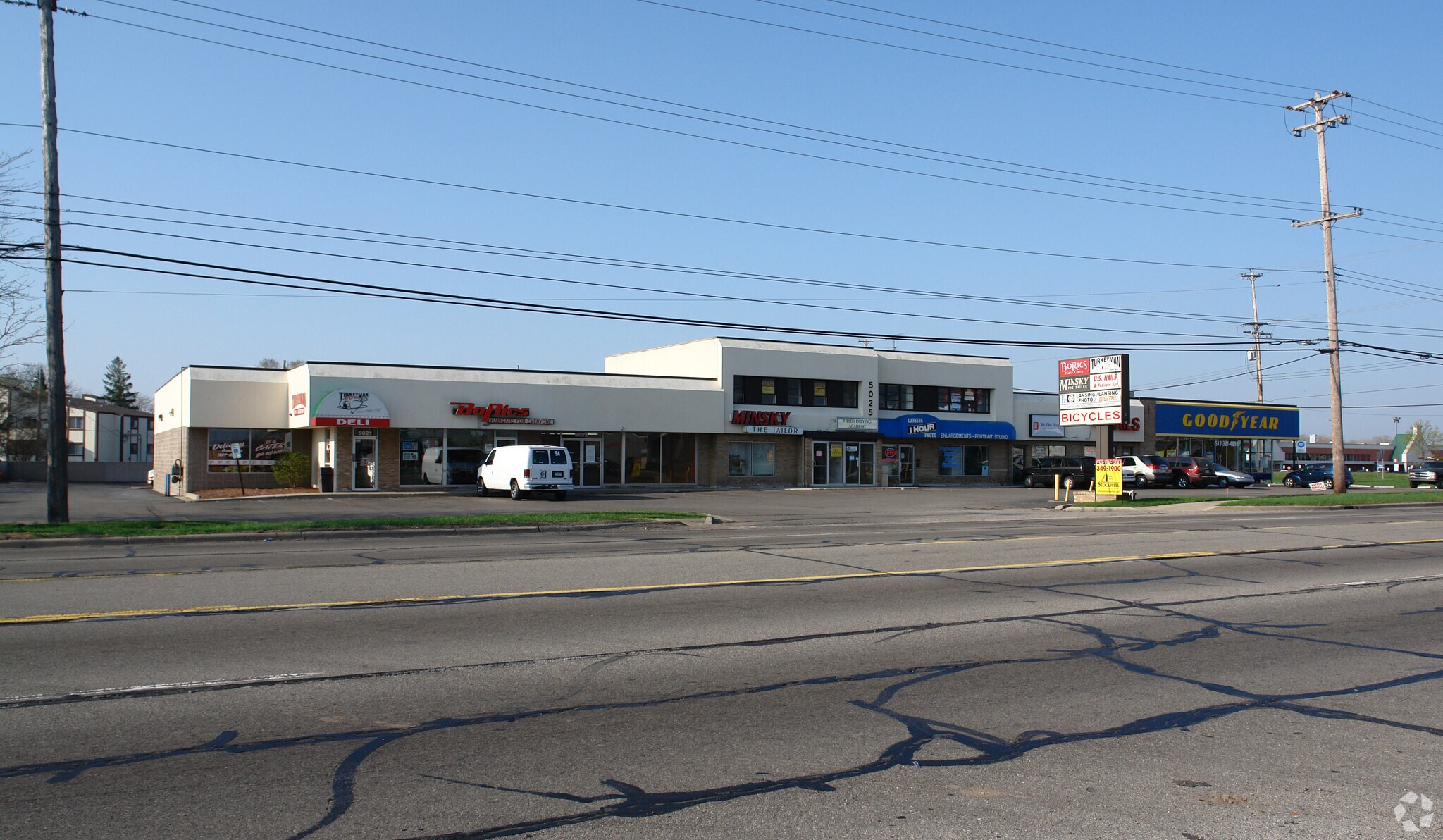 5021-5039 W Saginaw Hwy, Lansing, MI à louer Photo principale- Image 1 de 12