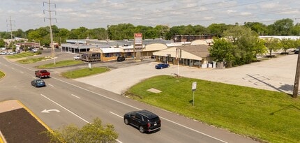 1305-1331 W 40 Hwy, Blue Springs, MO for lease Building Photo- Image 2 of 4