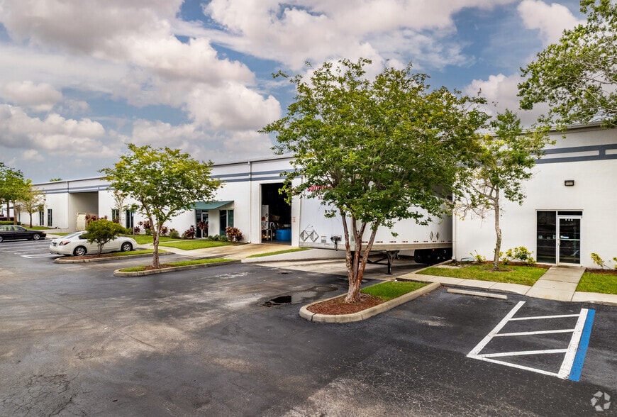7100 123rd Cir N, Largo, FL for lease - Building Photo - Image 1 of 3