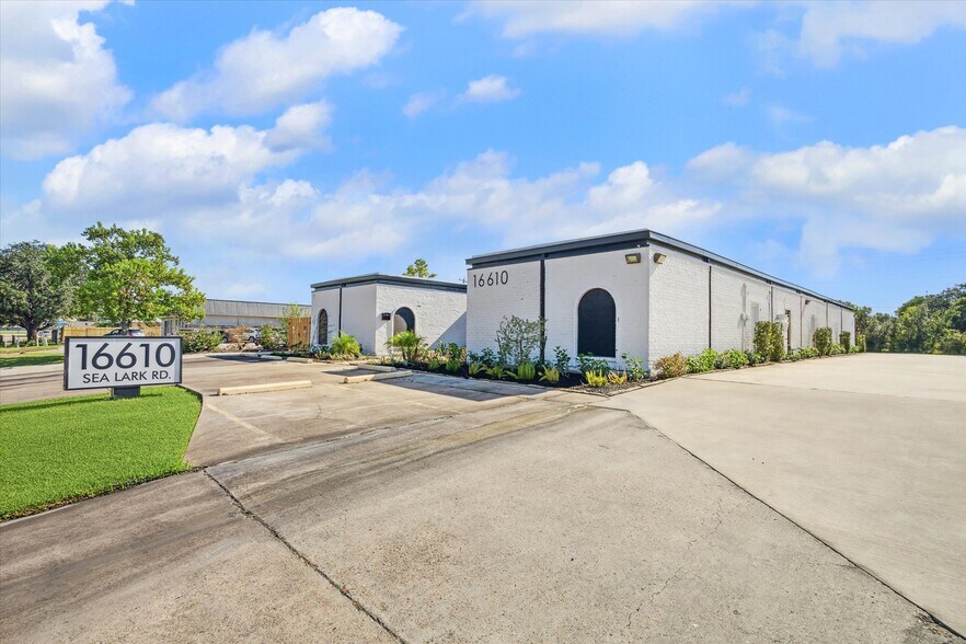 16610 Sea Lark Rd, Houston, TX à louer - Photo du bâtiment - Image 2 de 16