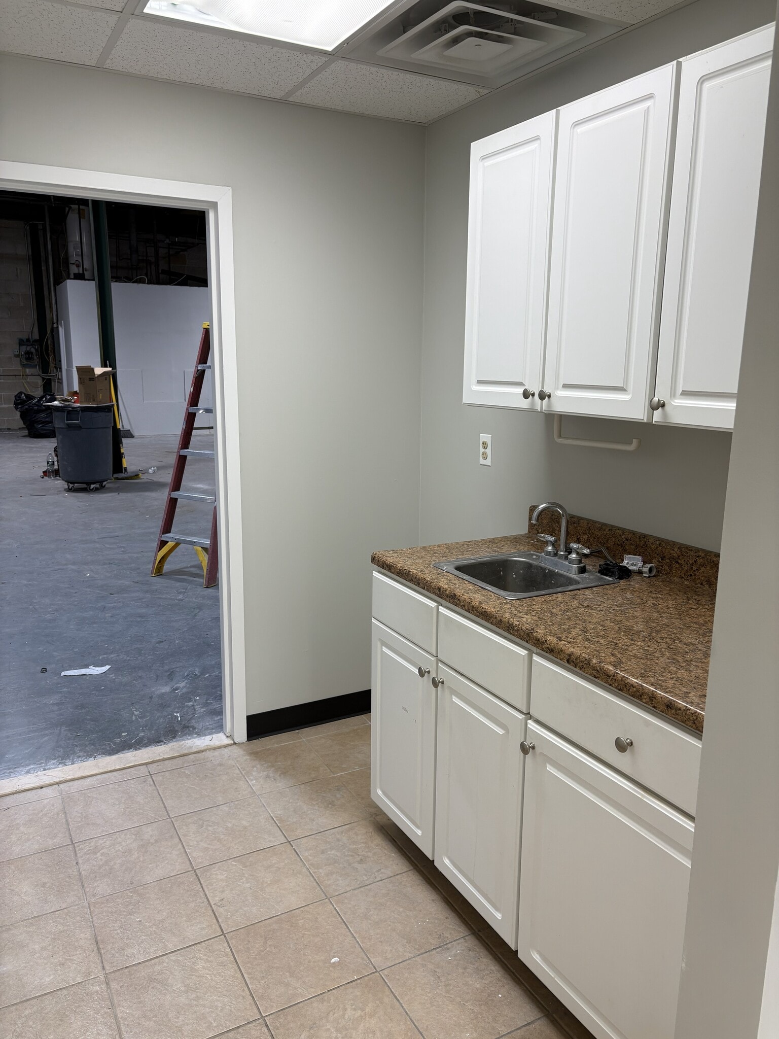 170-176 Central Ave, Farmingdale, NY à louer Photo intérieure- Image 1 de 4