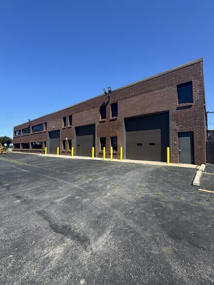 621 Busse Rd, Bensenville, IL à louer - Photo du bâtiment - Image 2 de 32