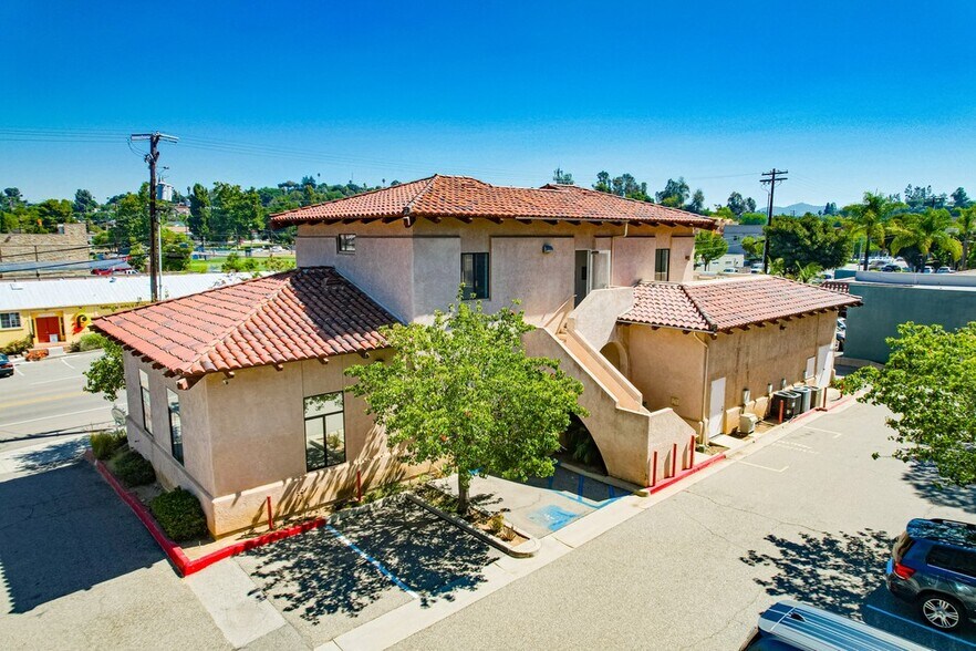 343 E Alvarado St, Fallbrook, CA à vendre - Photo du bâtiment - Image 2 de 89