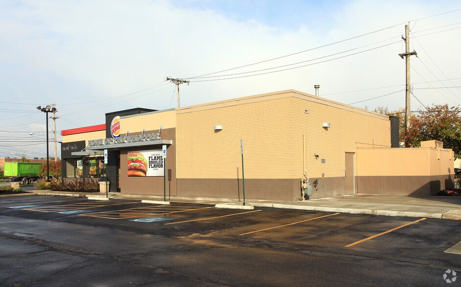 7903 Granger Rd, Cleveland, OH à vendre - Photo du bâtiment - Image 2 de 3