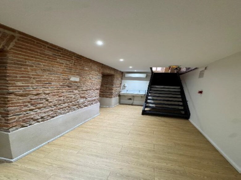 Office in Toulouse for lease - Interior Photo - Image 3 of 3