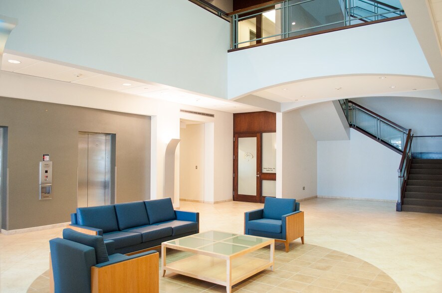 10701 Parkridge Blvd, Reston, VA for lease - Building Photo - Image 1 of 3