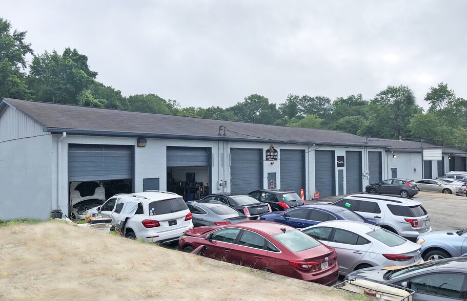 Industrial + Retail/Industrial portfolio of 2 properties for sale on LoopNet.ca - Building Photo - Image 1 of 5