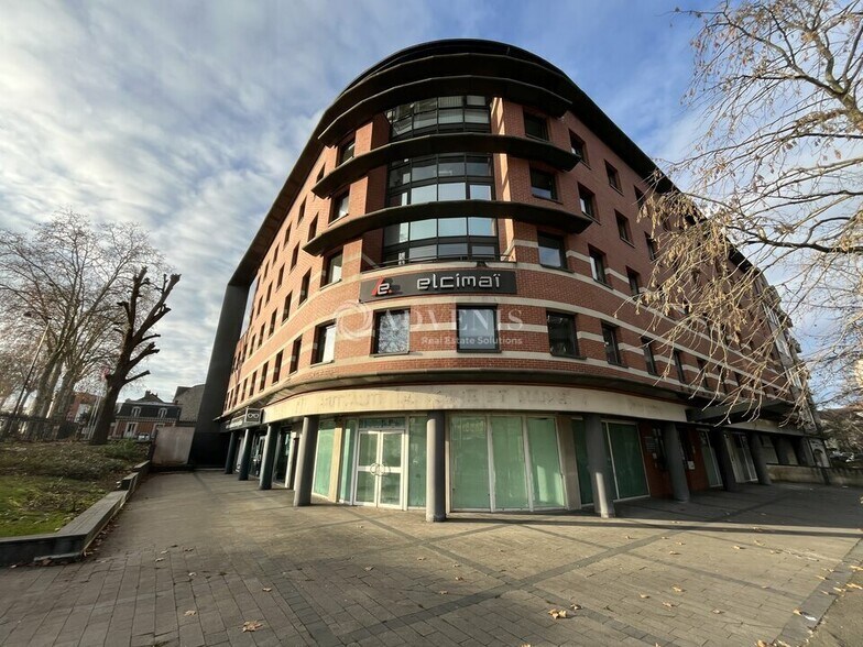 Bureau dans Melun à vendre - Photo du bâtiment - Image 2 de 24